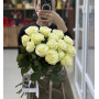 Высокая белая роза
